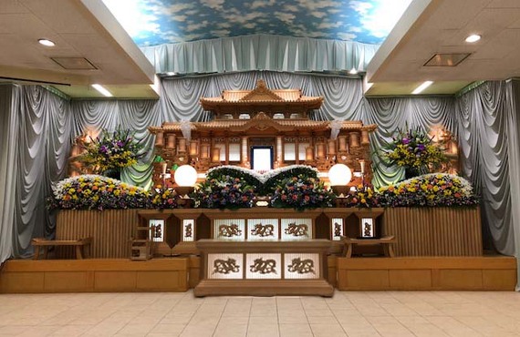 祭壇とは・有限会社サシキン葬祭・一般葬・桔梗ホール・家族葬・セレモニーホームれんげ